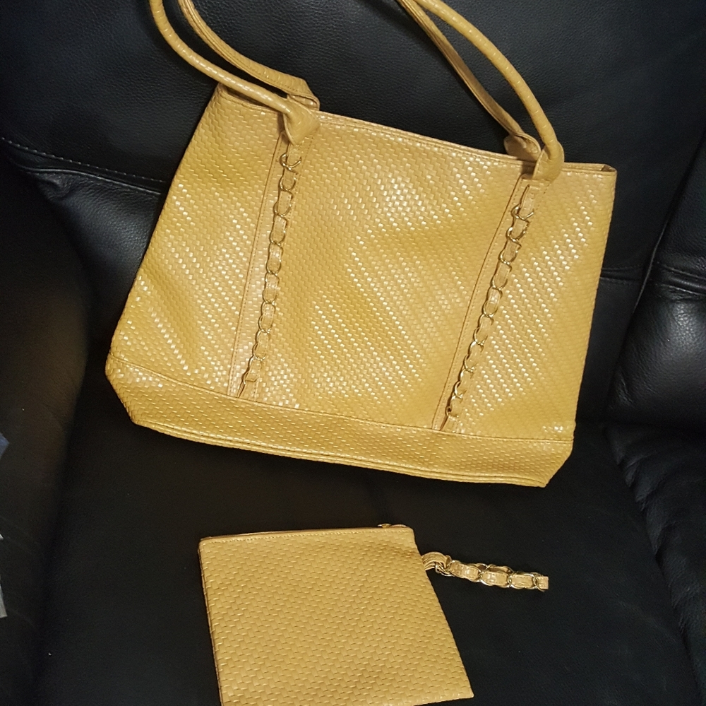 Signature club. Bag & wristlet set. Nwot.